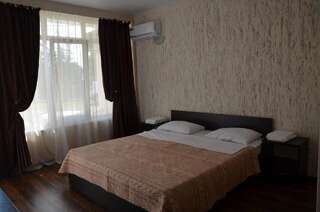 Гостевой дом Guest House on Ardzinba 91 Гагра Двухместный номер с 1 кроватью с видом на море-1
