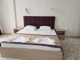 Гостевой дом Guest House on Ardzinba 91 Гагра Семейный полулюкс-1