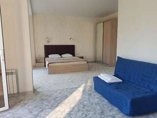 Гостевой дом Guest House on Ardzinba 91 Гагра Семейный полулюкс-4