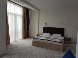 Гостевой дом Guest House on Ardzinba 91 Гагра Семейный полулюкс-5