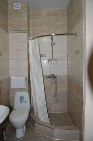 Гостевой дом Guest House on Ardzinba 91 Гагра Улучшенный двухместный номер с 1 кроватью-8